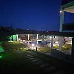 Bengu Luxury Apartman Nikíti